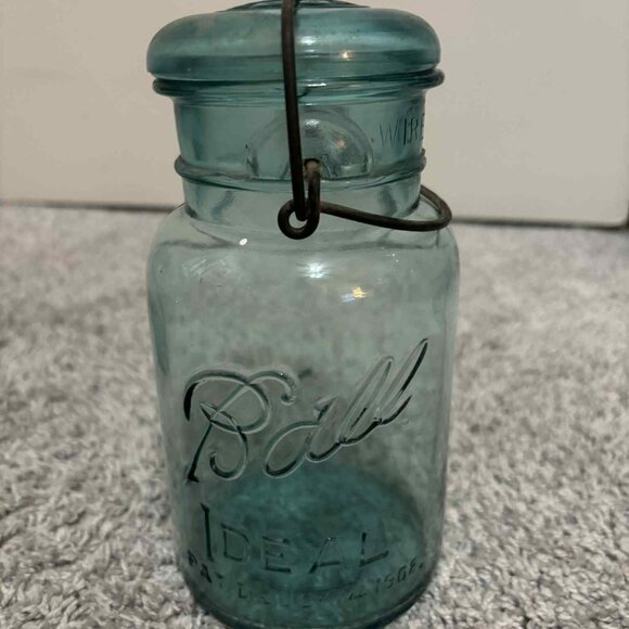 Set of 6 Vintage (1908) Ball Ideal Jars in Excellent Condition with Clasp Lids